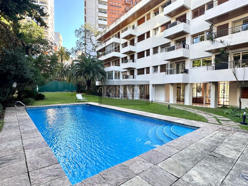 Venta Amplio Semipiso de Categoría en Belgrano, 3 Cocheras