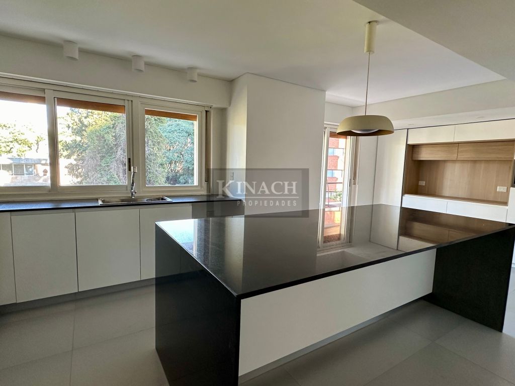 Venta Amplio Semipiso de Categoría en Belgrano, 3 Cocheras