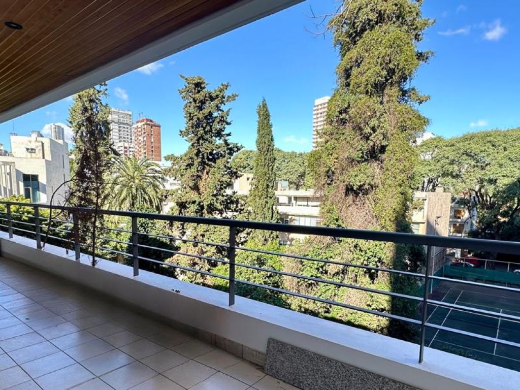 Venta Amplio Semipiso de Categoría en Belgrano, 3 Cocheras