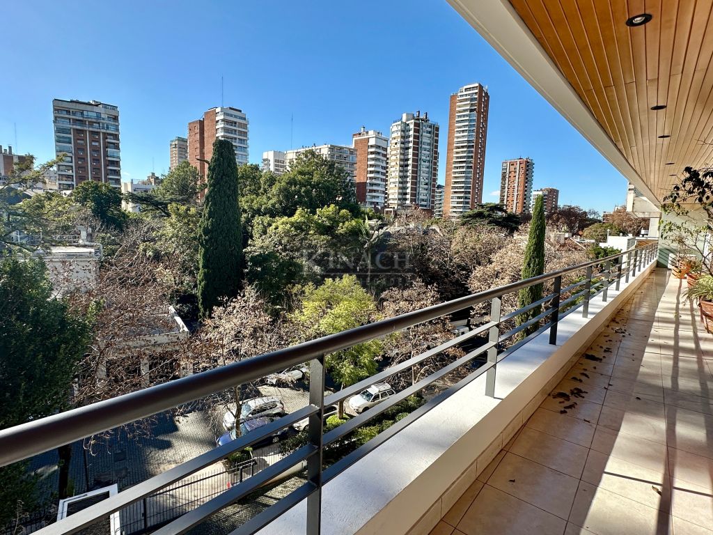 Venta Amplio Semipiso de Categoría en Belgrano, 3 Cocheras